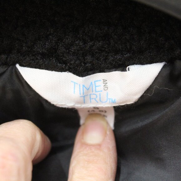 Elegant Black Puffer Jacket with Fleece Detail - Picture 9 of 9